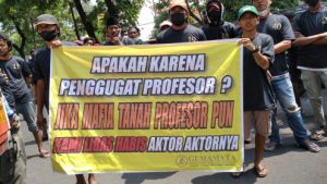 Terindikasi Adanya Mafia Tanah Gemamata Gelar Aksi Di Pengadilan Negeri Surabaya 