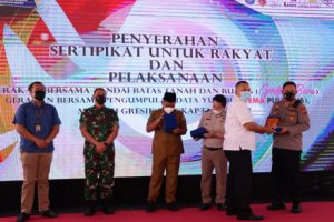 Kapolres Gresik Dampingi Bupati Raih Penghargaan Dari Menteri Agraria dan Tata Ruang/Kepala Badan Pertanahan Nasional RI