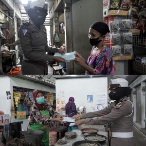 Satlantas Polres Gresik Bagikan Ratusan Masker   di Pasar   
