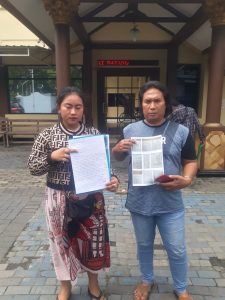 Pasutri Asal Kedinding melaporkan kompolotan membawa uang ke Polsek Kenjeran 