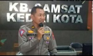 Kanit Regident Polres Kediri Kota Angkat Bicara, Terkait Dugaan Pungli di Samsat, Dalam Pengurusan Kendaraan Motor, Itu Tidak Benar