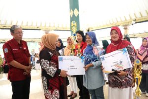 KWT Srikandi Mandiri Gejayan Condongcatur Juara 2 Lomba Tanam Timun Baby Bupati Sleman Cup 1