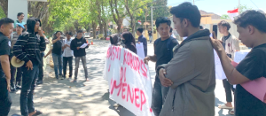 Kasus Korupsi Mangkrak Dear Jatim Korda Sumenep Gelar Demonstrasi di Halaman Mapolres