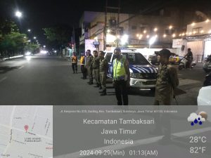 Polsek Tambaksari Giatkan Patroli Rutin Dalam Antisipasi Kejahatan Malam Kawasan Kedung Cowek, Jalan Kenjeran dan Titik Rawan Lainnya di Wilayah Hukumnya.