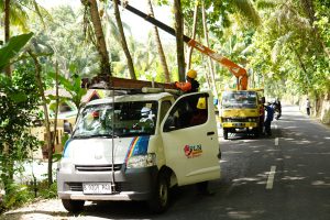 PLN Himbau Masyarakat Perhatikan Jarak Aman, Maraknya pemasangan Umbul Umbul dan permainan Layang Layang Dekat Kabel Listrik
