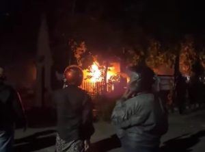 Berawal Aksi Solidaritas Yang Berujung Anarkis – Gedung DPRD Kediri Terbakar