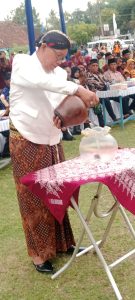 Kirab Budaya Dan Upacara Adat Tuk Si Bedug