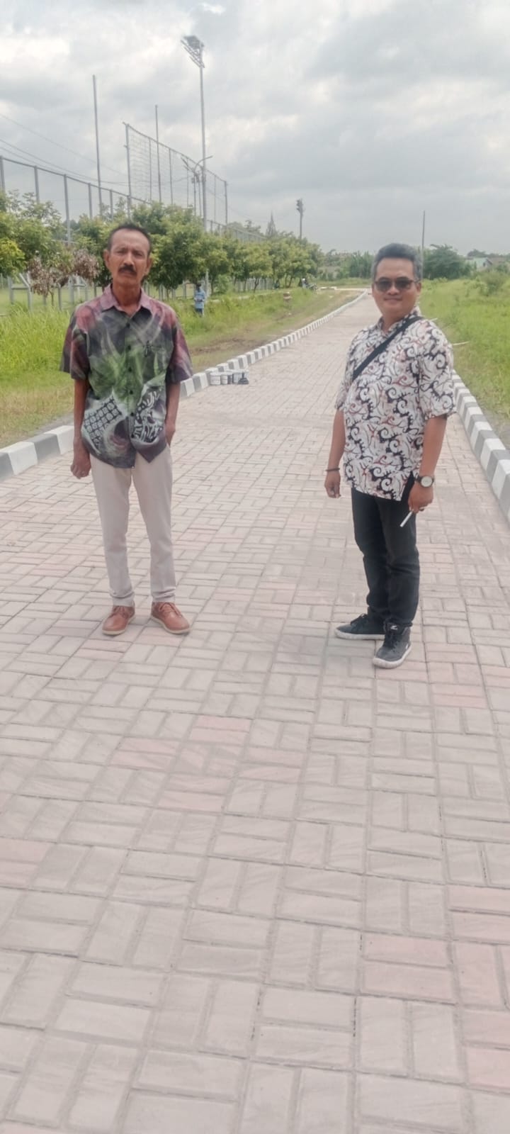 Pembangunan Jogging Track Lapangan Sidomoyo Selesai masyarakat Memanfaatkan Dengan Berolahraga